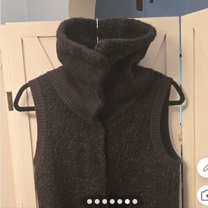 Alpaca Wool GAP Charcoal Sleeveless Vest